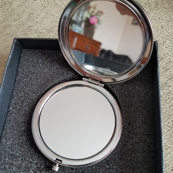 Great Gift idea- Compact Mirror - Picture 7 of 12